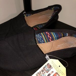 Black TOMS size 9.5 women’s BNWT